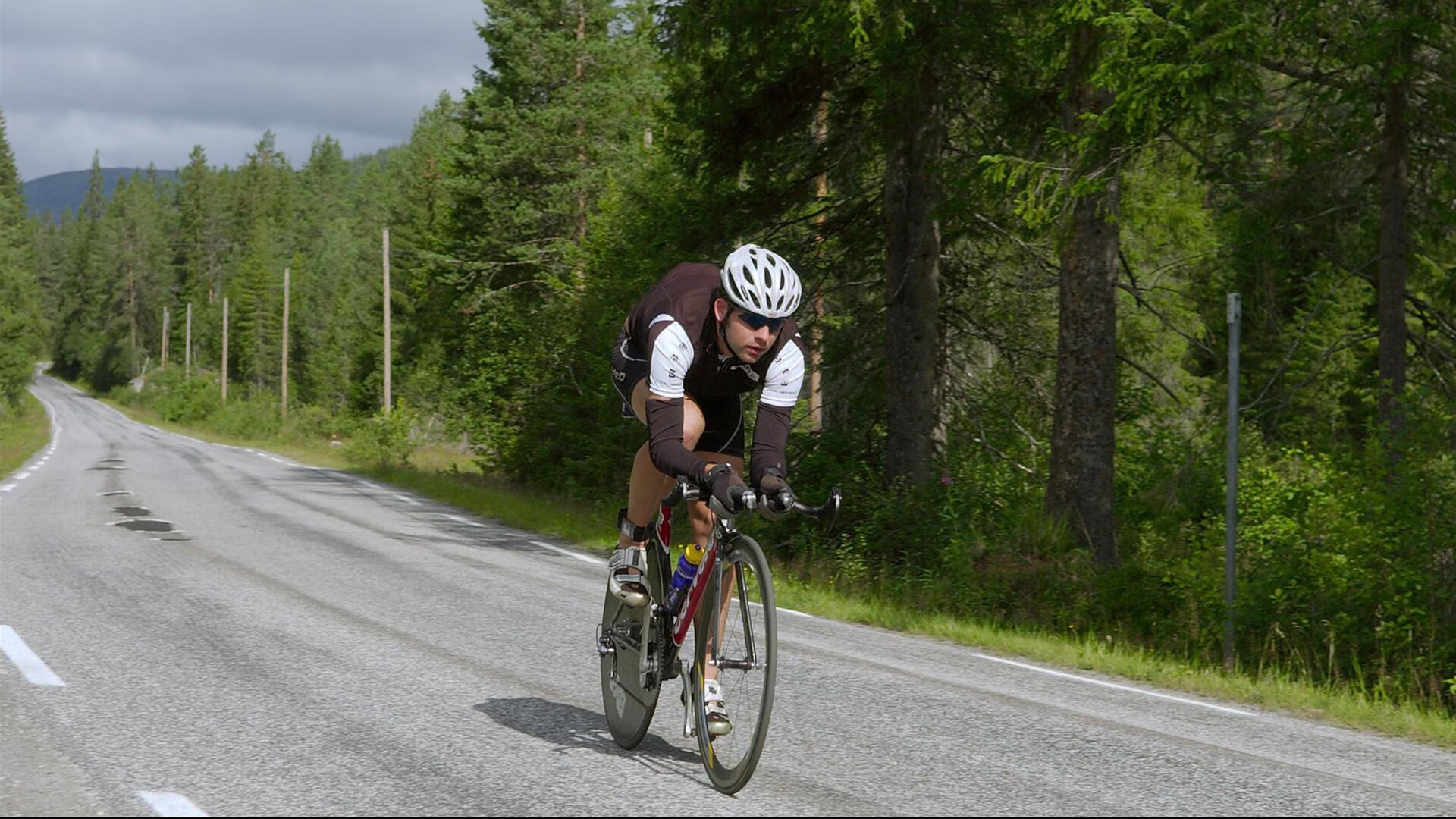 刀尖上的胜利，皮亚斯特里在围剿中为迈凯伦抢下险胜